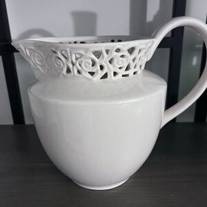 GODINGER CREAM LACE PITCHER 9 1/2" PIERCED FLORAL LACE BORDER 60 OZ.